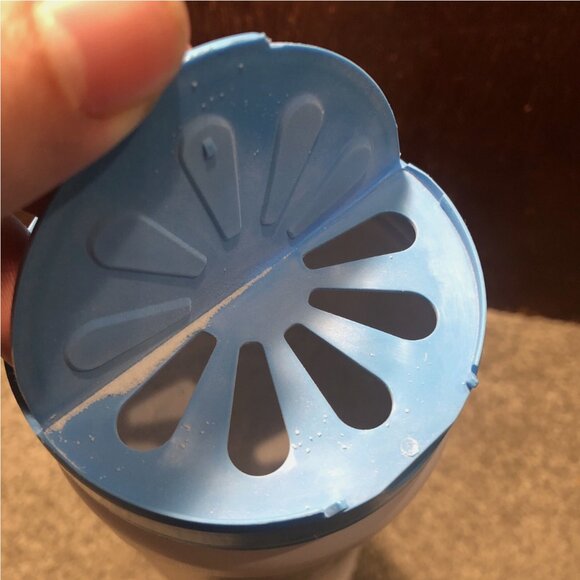 Glade Carpet & Room Refresher CLEAN LINEN Blue, Eliminates Deep Down Odors, 32oz - Picture 2 of 6